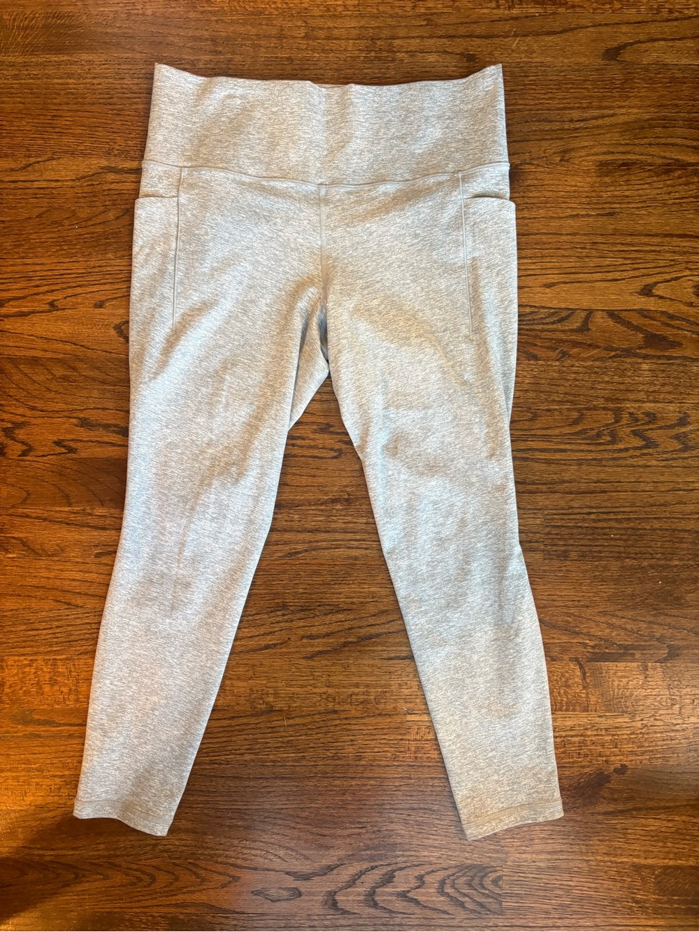 Athleta Light Green salutation stash side pocket soft luxe leggings